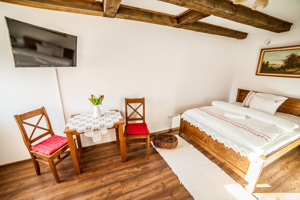 Bed, TV and multimedia, Photo of the whole room, Seating area, Area and facilities