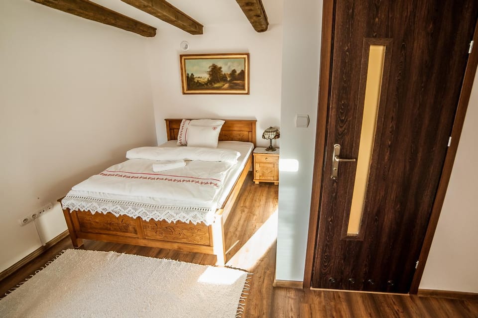 Bed, Area and facilities