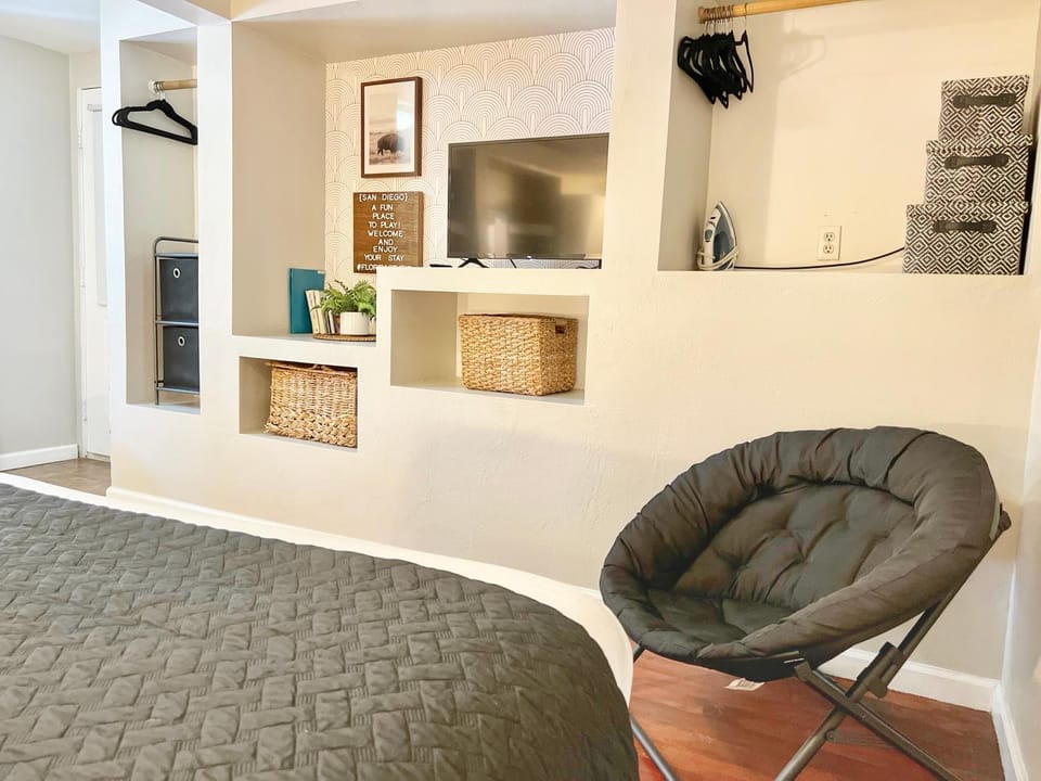 Urban Oasis near the Zoo A Central Studio for 2 Apartment in San Diego
