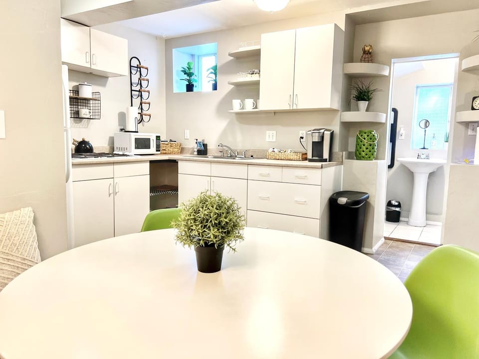 Urban Oasis near the Zoo A Central Studio for 2 Apartment in San Diego