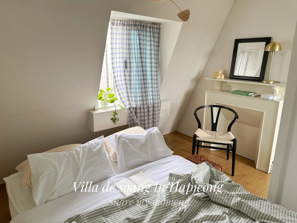 Bed, Bedroom, fireplace
