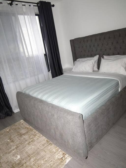 3 Bedroom Luxury Apartment-Airport Pick Up Available Apartment in Nairobi County