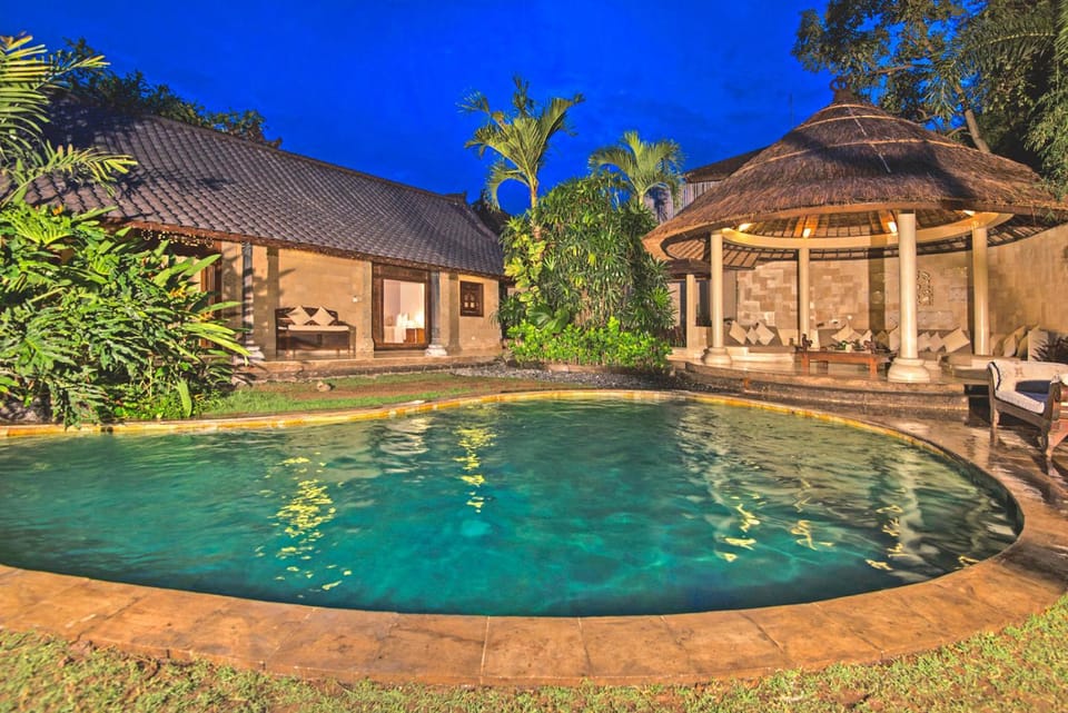 Property building, Day, Natural landscape, Pool view, Swimming pool, Swimming pool