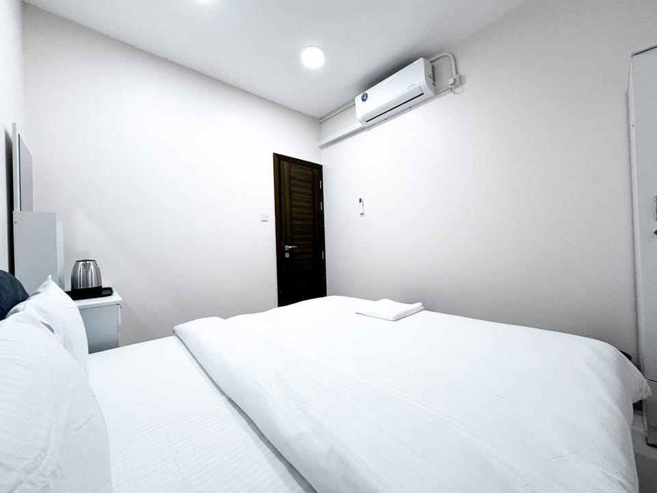 Photo of the whole room, Bedroom, air conditioner