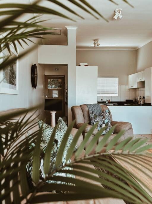 Kitchen or kitchenette, Seating area