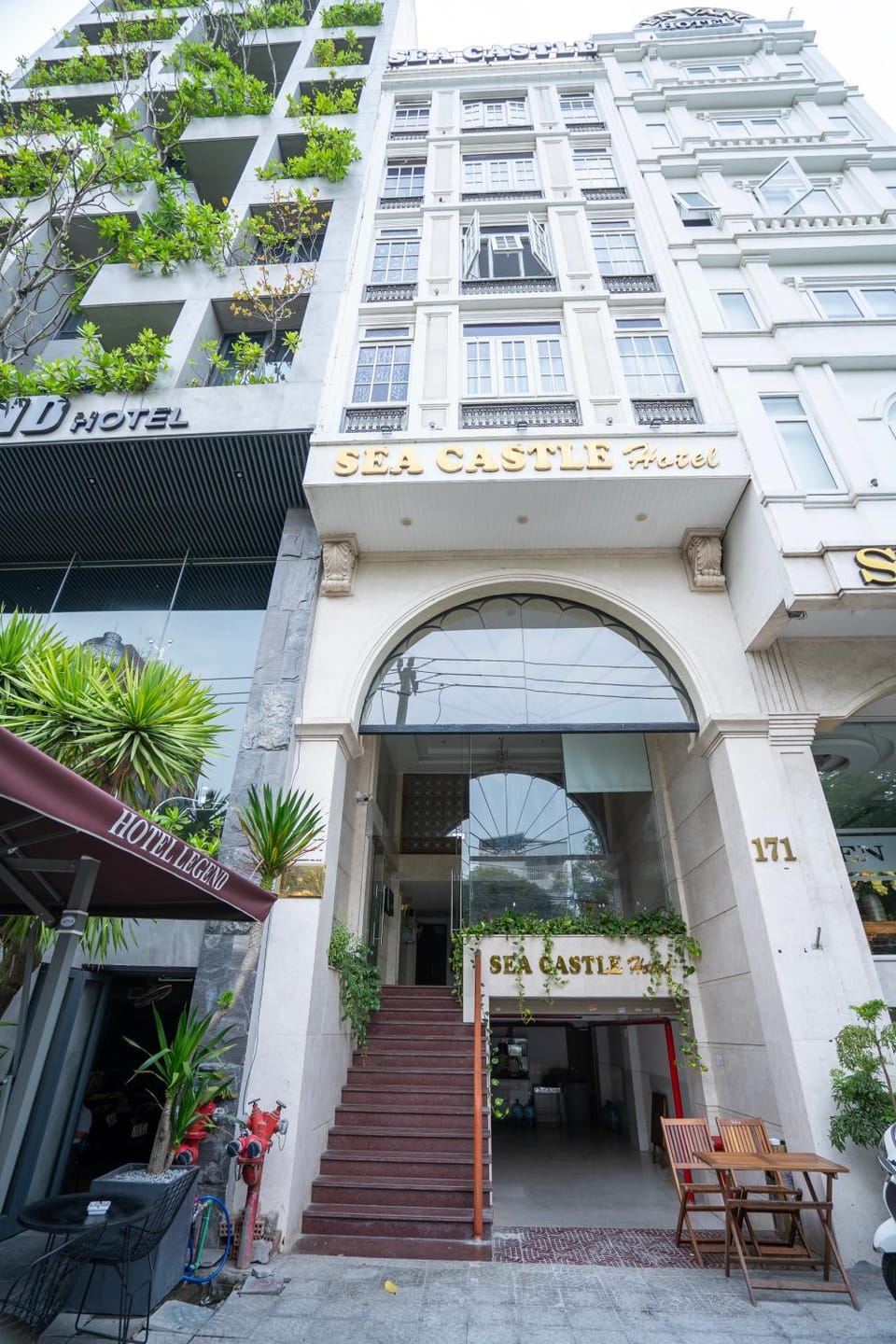 Property building, Facade/entrance, Day