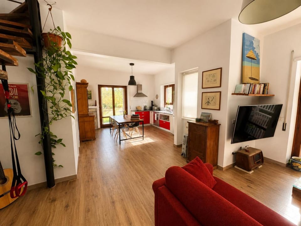 TV and multimedia, Kitchen or kitchenette, Living room