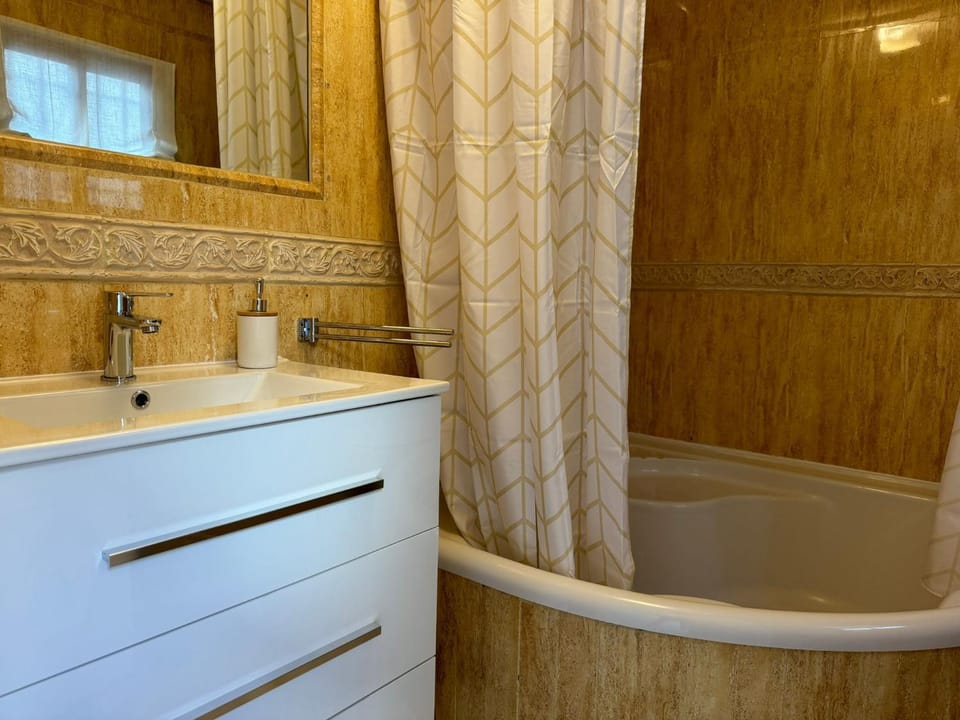 Bathroom, Bath
