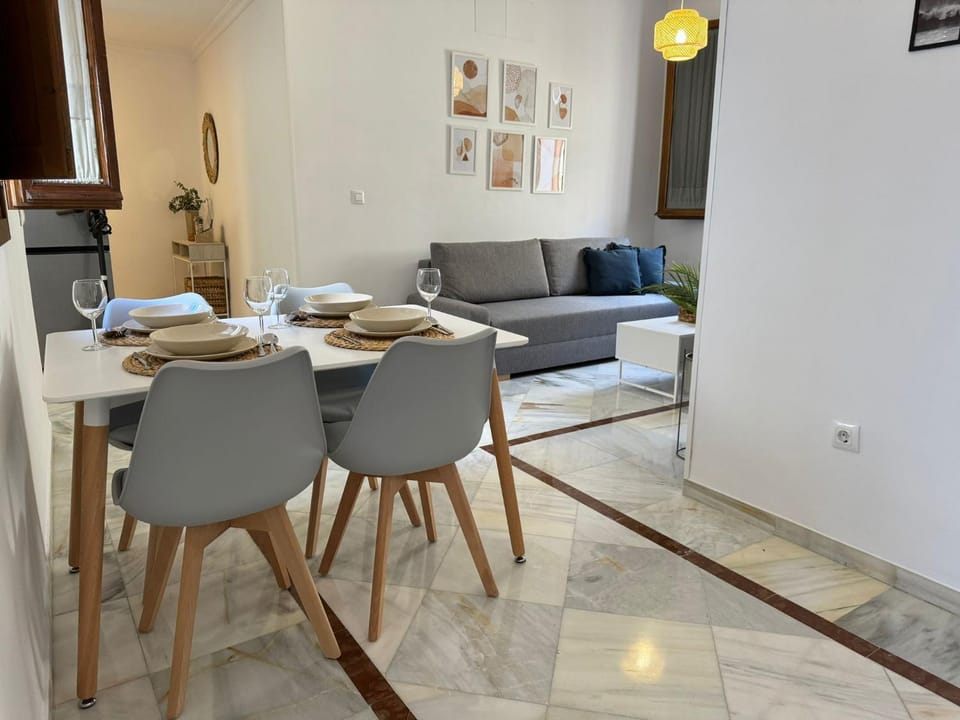 Seating area, Dining area