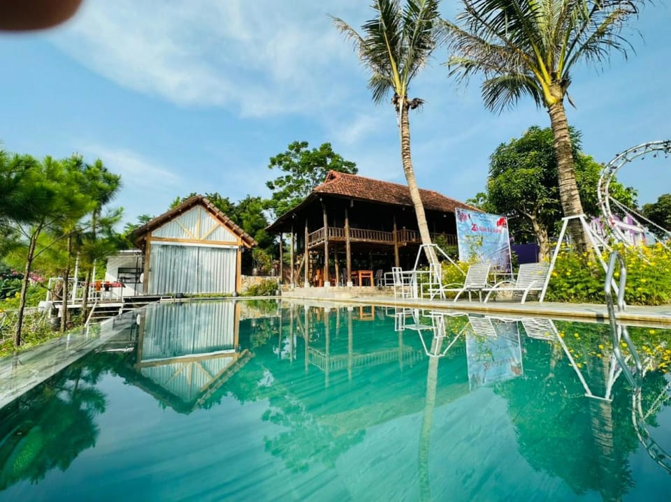 Property building, Day, Swimming pool