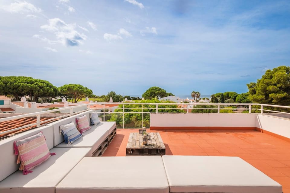 Sunny 5BR Villa @ Prainha Club Bed and Breakfast in Alvor