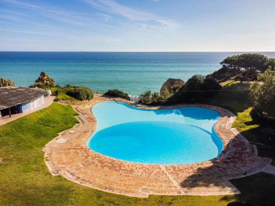 Sunny 5BR Villa @ Prainha Club Bed and Breakfast in Alvor
