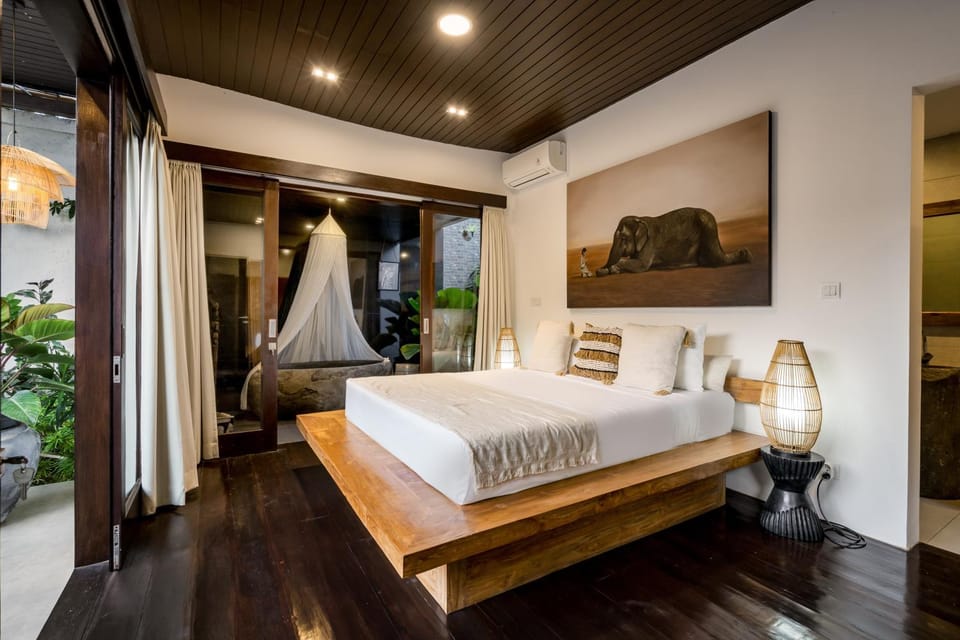 Bed, Photo of the whole room, Bedroom, air conditioner