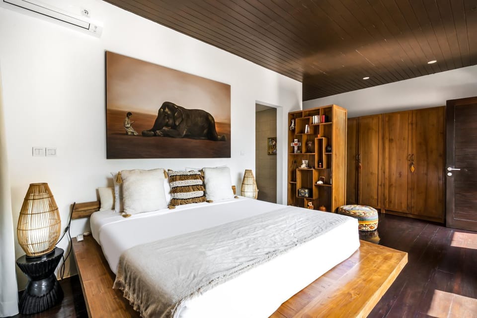 Bed, Photo of the whole room, Bedroom, wardrobe, air conditioner