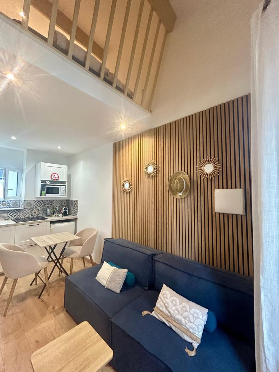 Living room, Dining area