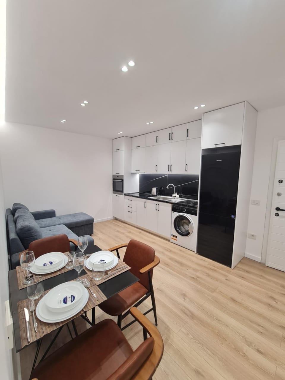 Kitchen or kitchenette, Living room, Seating area, Dining area, washing machine