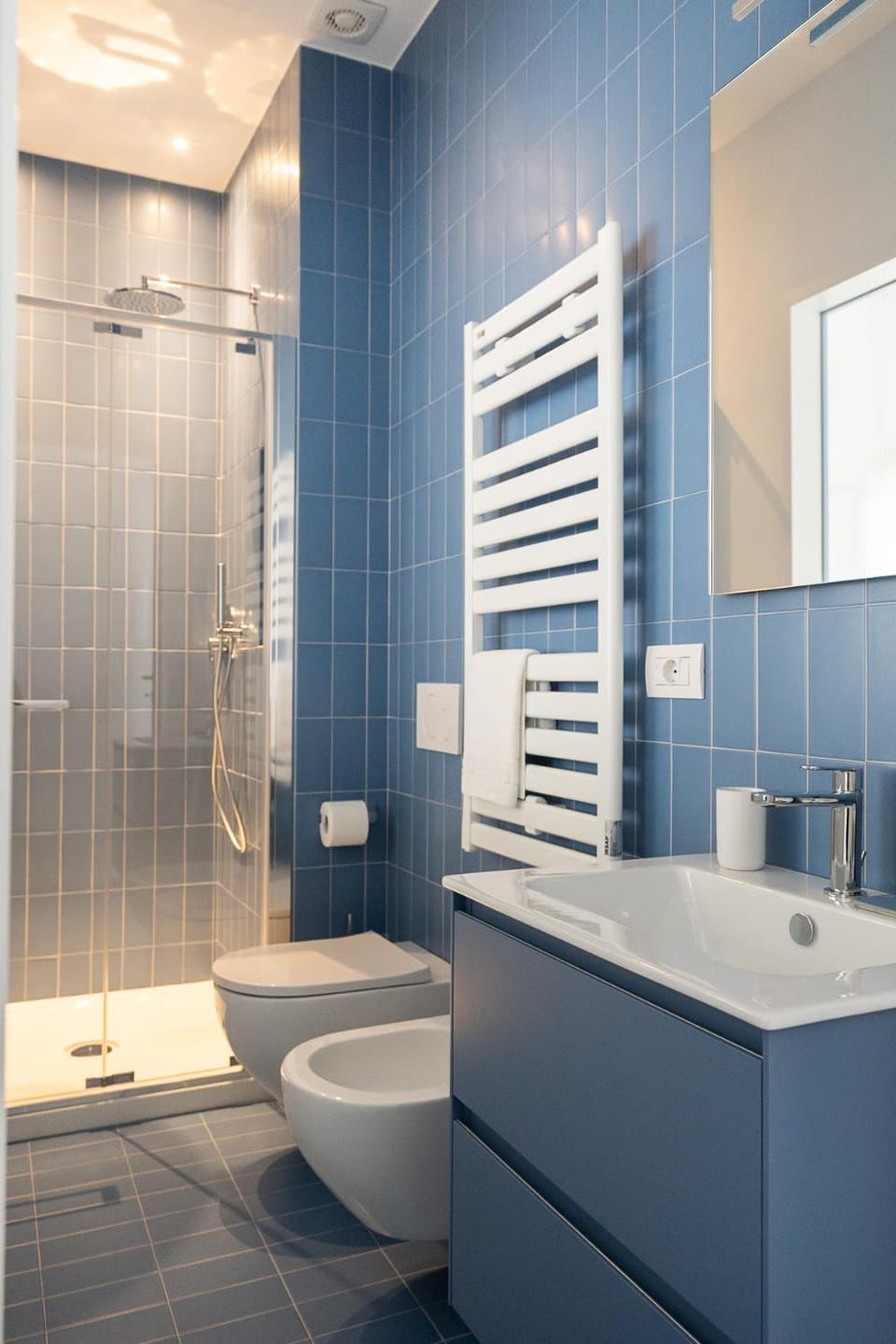 Shower, Toilet, Bathroom, bidet, towels