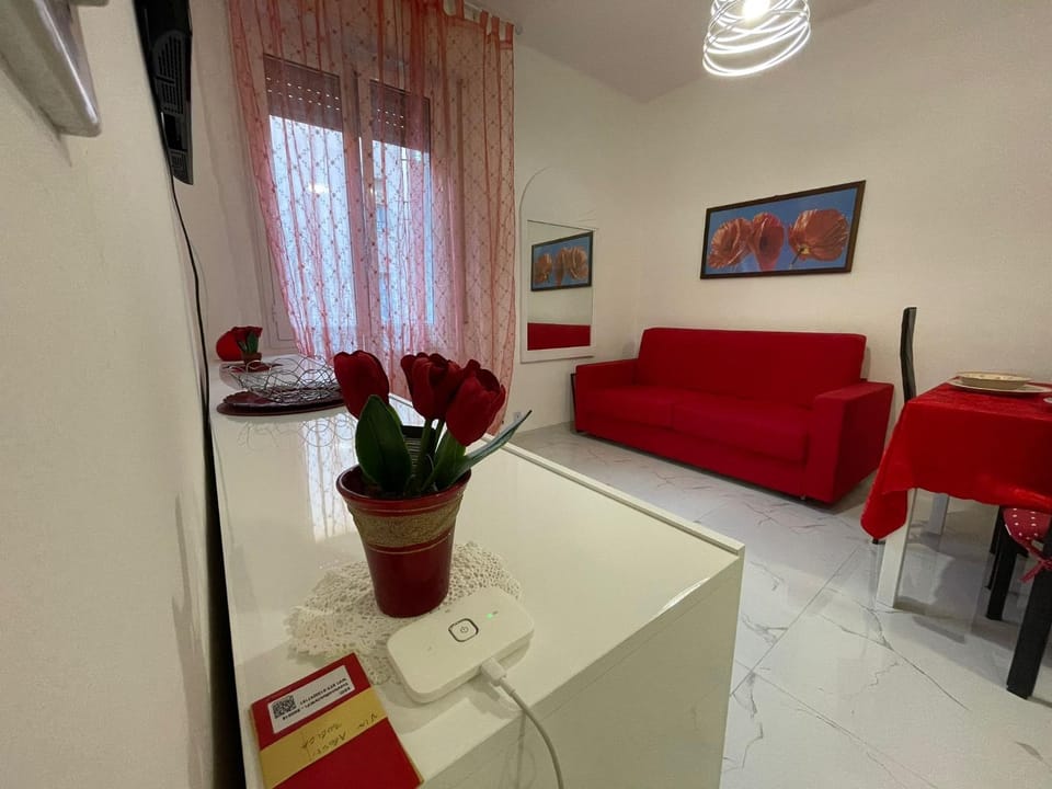 Communal lounge/ TV room, Living room, Dining area