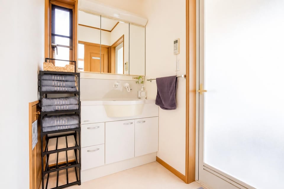 Bathroom, towels