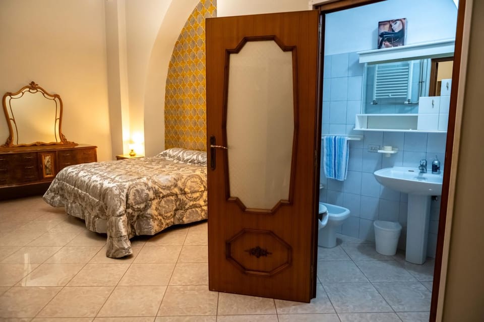 Shower, Toilet, Bed, Bathroom, Photo of the whole room, Bedroom, bidet, towels