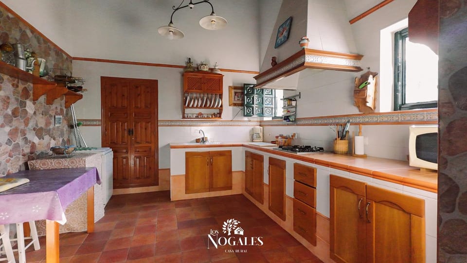 Kitchen or kitchenette, dishwasher, stove