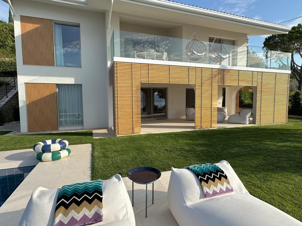 Property building, Patio, Spring, Day, Garden, Garden, Garden view, Swimming pool