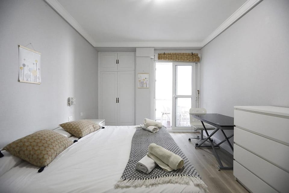 Bed, Photo of the whole room, Bedroom, hair dresser