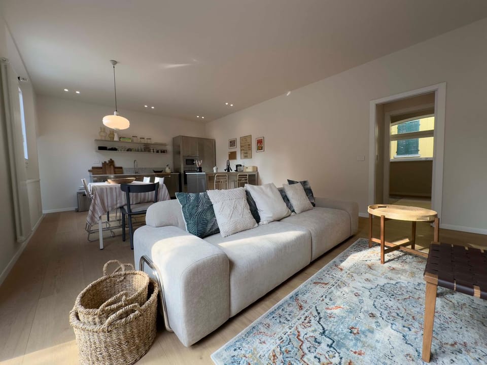 Kitchen or kitchenette, Living room, Seating area, Dining area, pet friendly