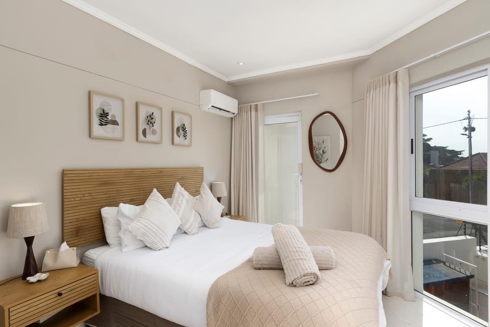 Bed, Photo of the whole room, Bedroom, air conditioner