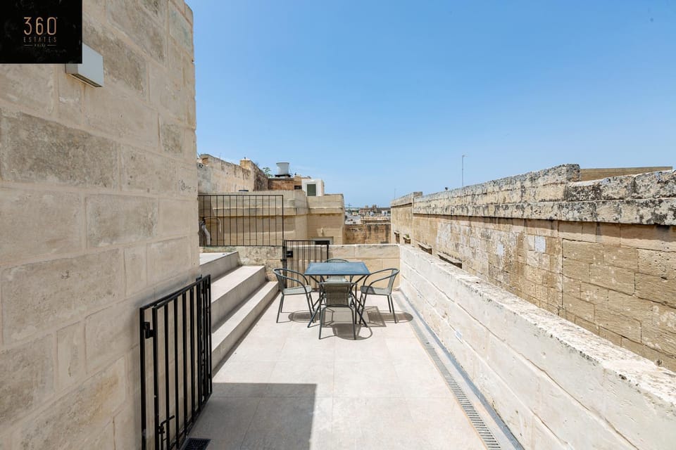 Patio, Day, Natural landscape, View (from property/room), Balcony/Terrace, Dining area