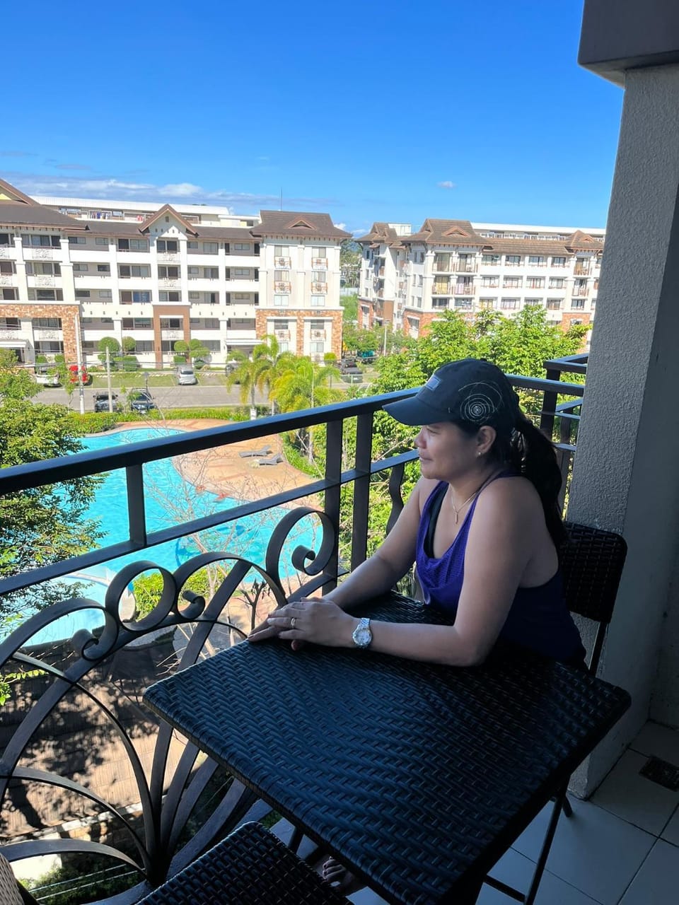 Joling's Crib wid Netflix and strong wifi and with a small veranda and facing amenities Apartment in Davao City