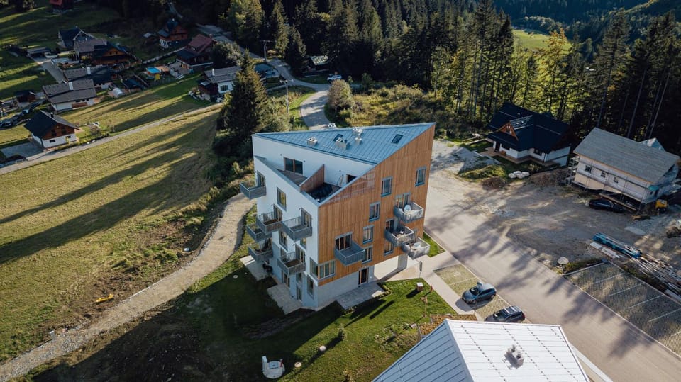 Property building, Bird's eye view, Location