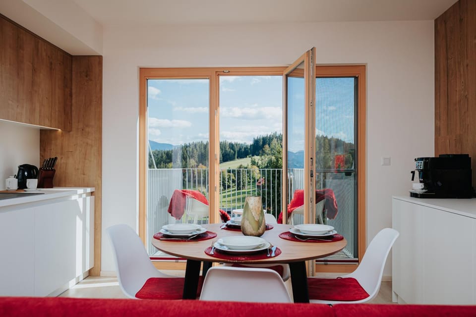 View (from property/room), Kitchen or kitchenette, Dining area