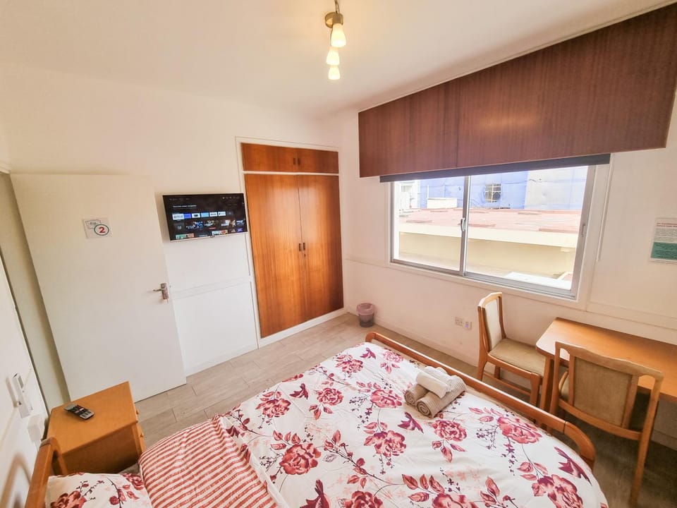 Bed, TV and multimedia, Bedroom, wardrobe