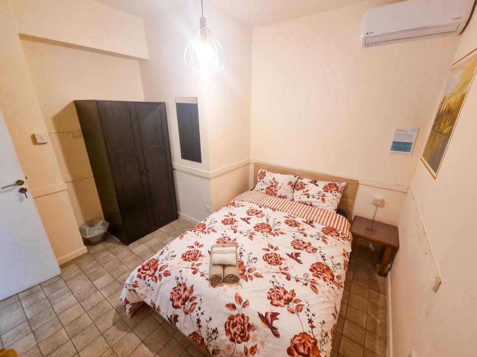 Bed, Bedroom, wardrobe, air conditioner