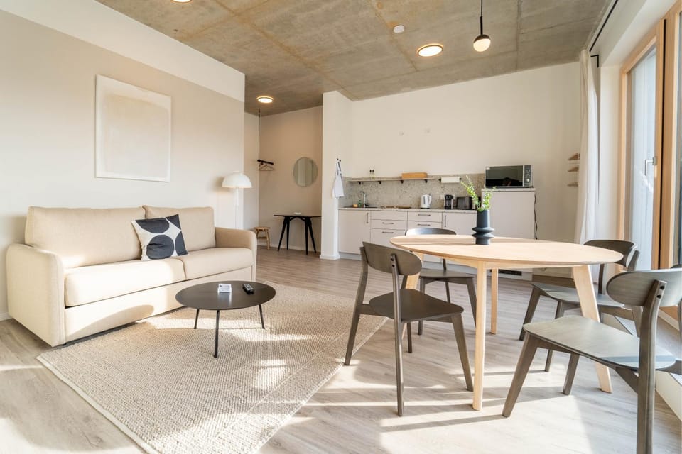 Kitchen or kitchenette, Living room, Seating area, Dining area, minibar, stove