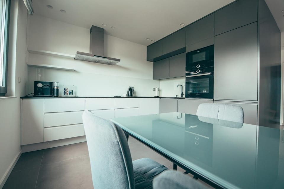 Kitchen or kitchenette, Dining area, stove