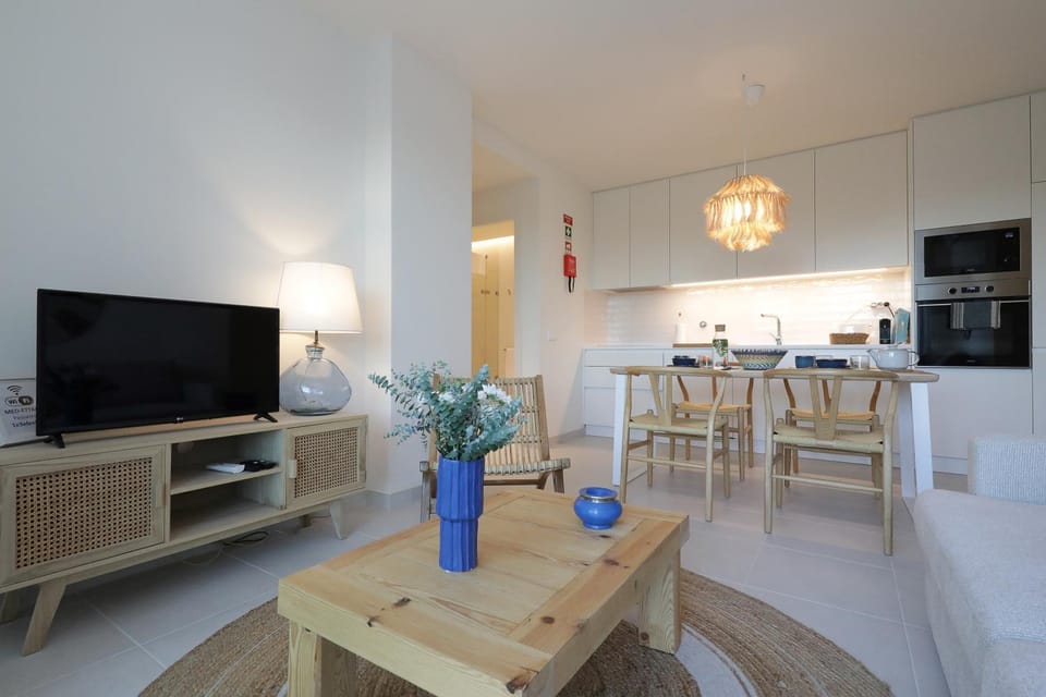 Communal lounge/ TV room, TV and multimedia, Kitchen or kitchenette, Dining area, minibar, pet friendly, stove