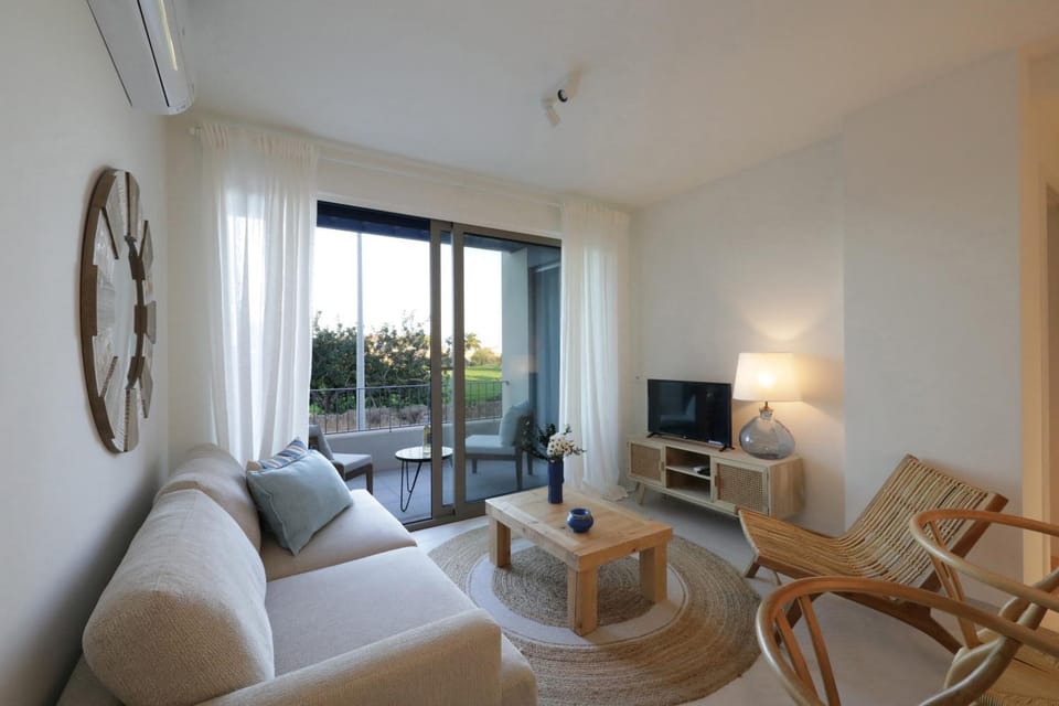 Communal lounge/ TV room, TV and multimedia, Living room, Seating area
