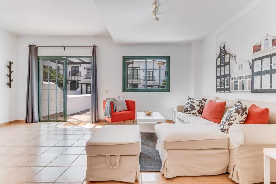 Facade/entrance, Living room, Decorative detail