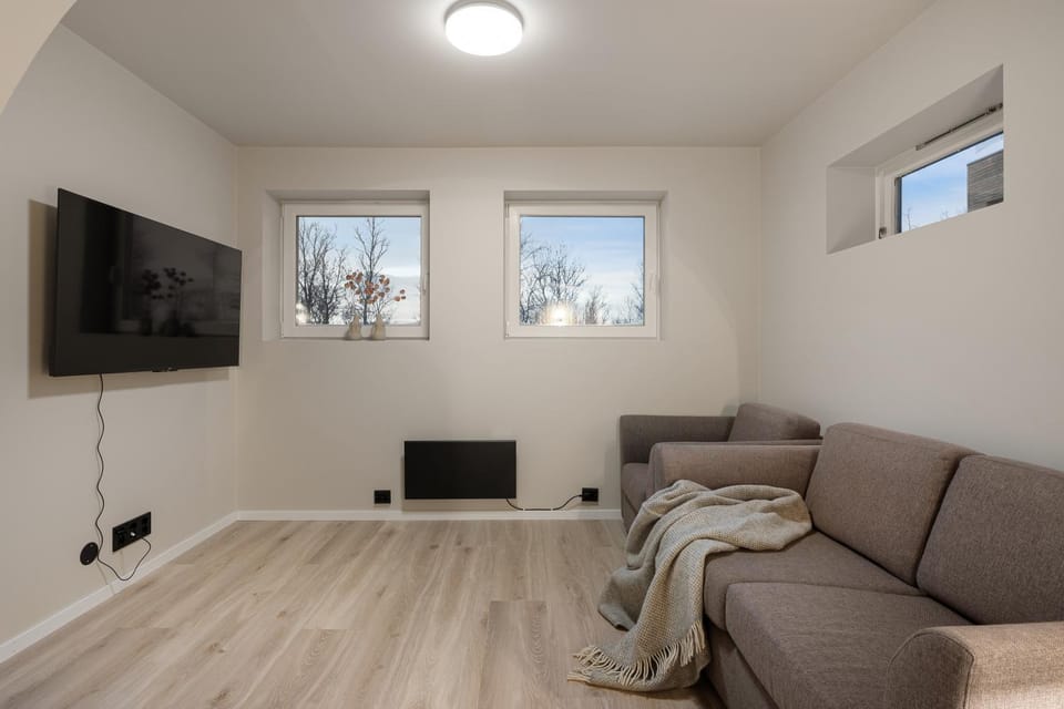 Communal lounge/ TV room, TV and multimedia, Living room, Seating area, Evening entertainment