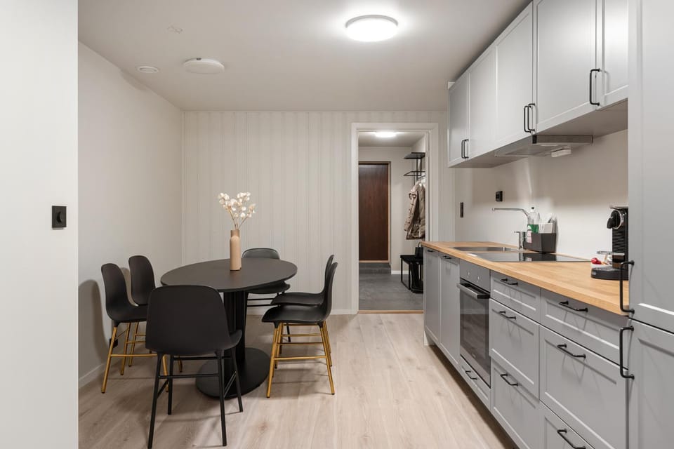 Kitchen or kitchenette, Seating area, Dining area, minibar, pet friendly, stove