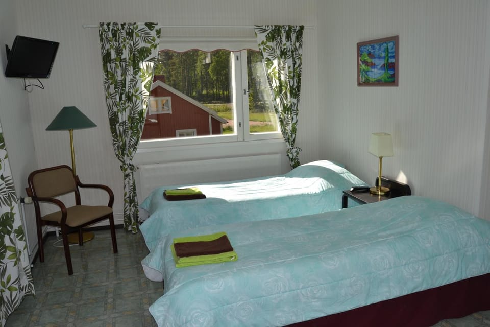 Bed, TV and multimedia, Bedroom