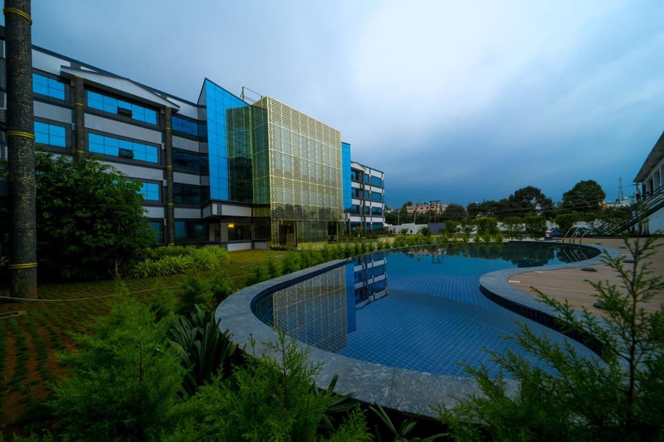 Property building, Garden, Garden view, Swimming pool