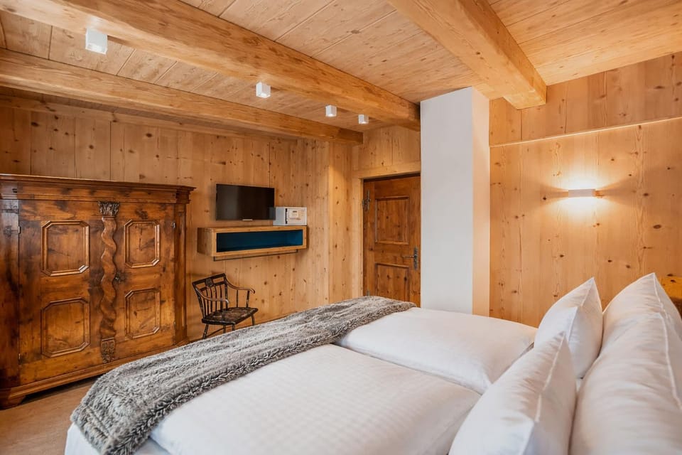 TV and multimedia, Photo of the whole room, wardrobe