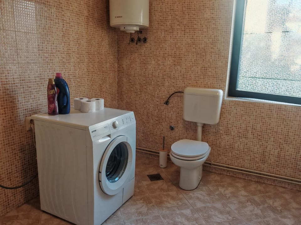 Bathroom, washing machine