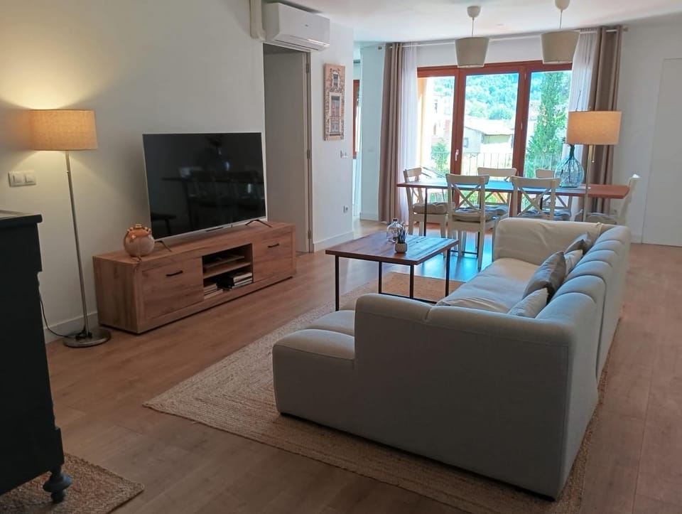Communal lounge/ TV room, TV and multimedia, Living room, Seating area