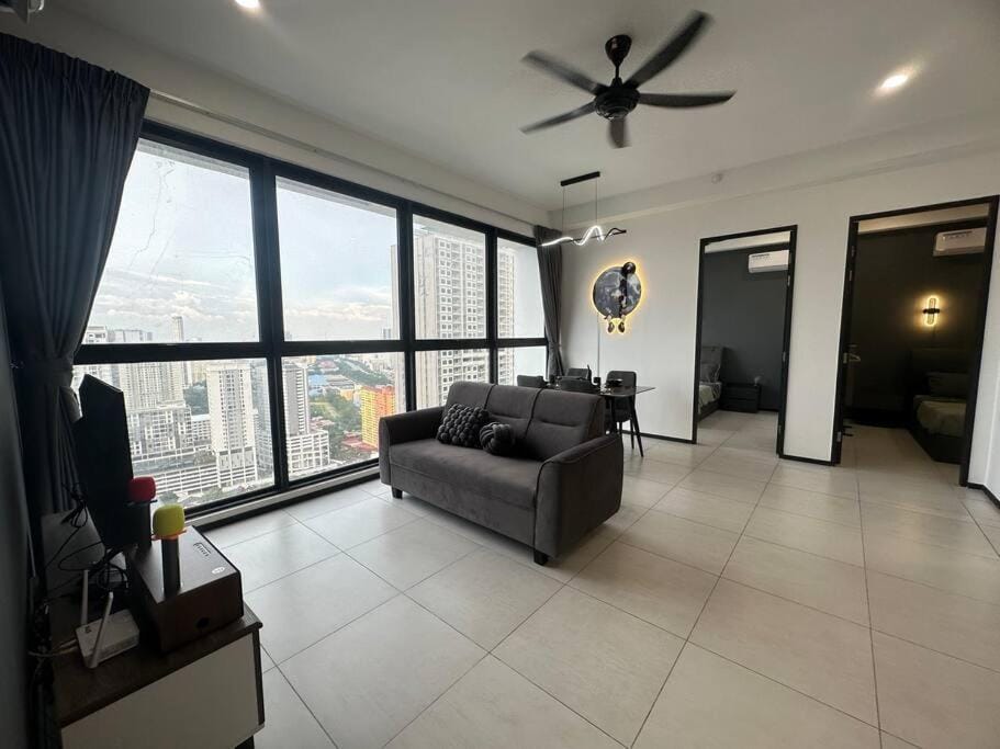 New Brand KTV SET, Netflix, 3 Queen Bed High Floor Apartment in George Town