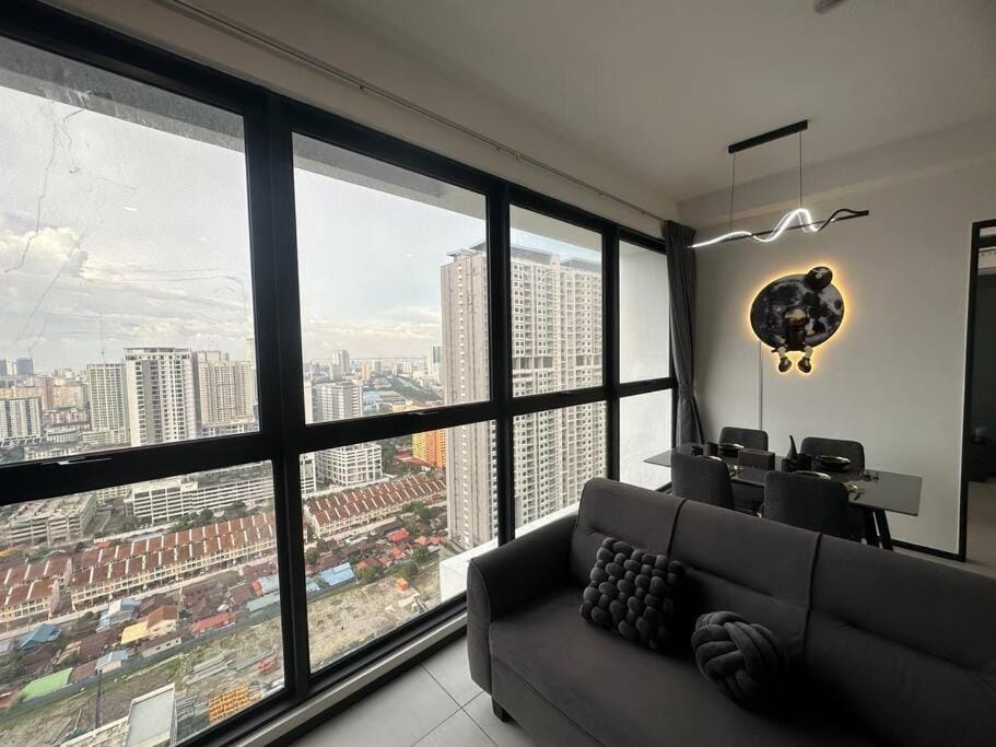 New Brand KTV SET, Netflix, 3 Queen Bed High Floor Apartment in George Town
