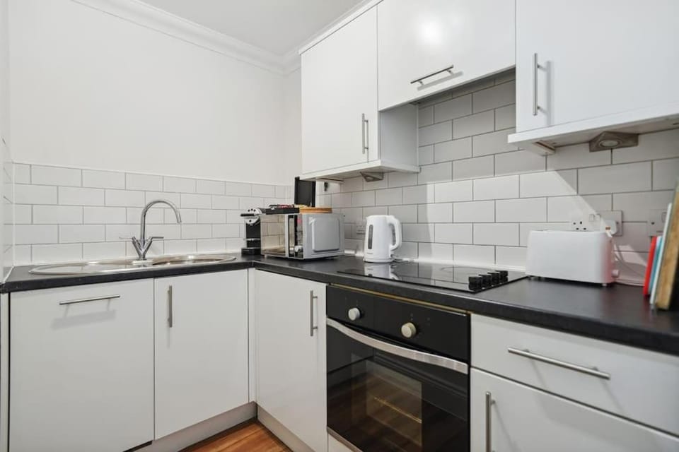 (G2) Central 1 Bed Blythswood Flat Apartment in Glasgow